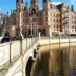 Modernes - Ps4, Toplage Nahe Hafen, Schloss & Altstadt * Schwerin (Mecklenburg-Vorpommern)